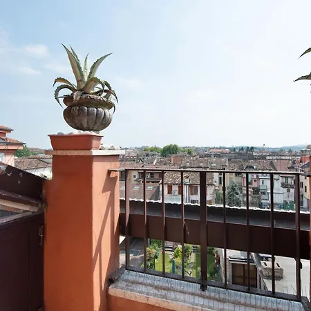 Attico Center With View And Terrace شقة *